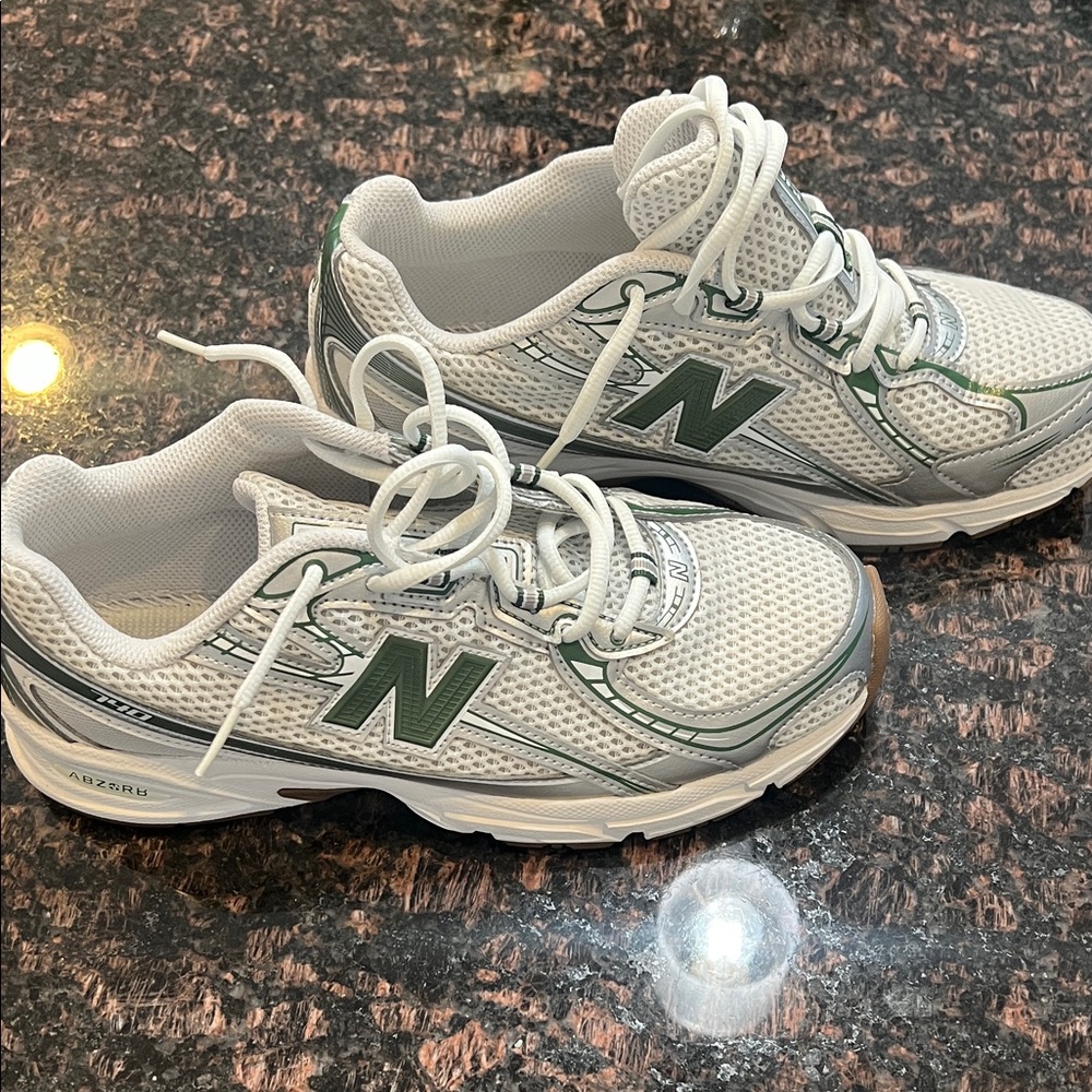 New Balance 740 Unisex Size 7